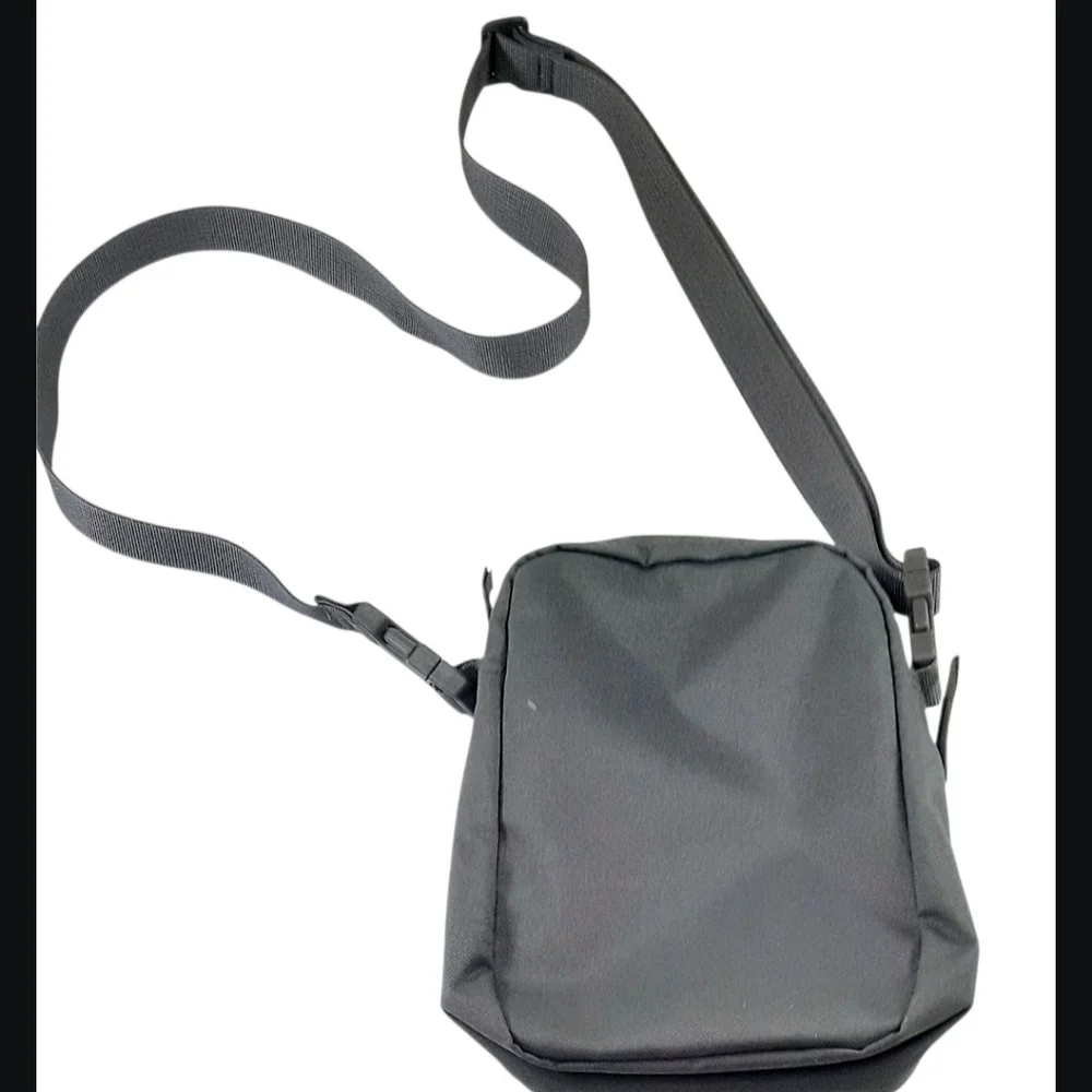 Nike Heritage Men's Small Crossbody Bag - gray/black(BA5871-010) - Picture 2 of 4